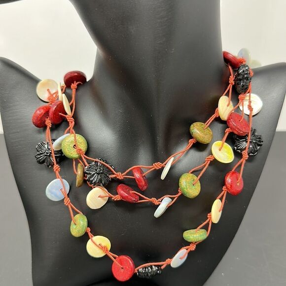 Unique wood buttons style tri strand necklace - Picture 2 of 3